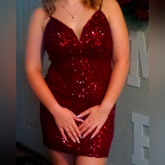 Formal dress - Picture 3 of 5